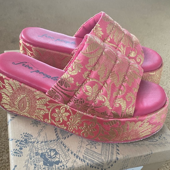 Free People Almost Paradise Platform Sandles - Picture 2 of 8